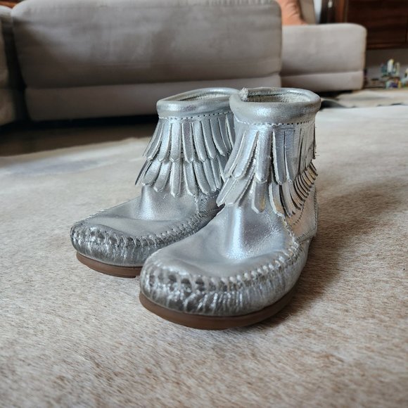 Minnetonka silver boots - Picture 5 of 5